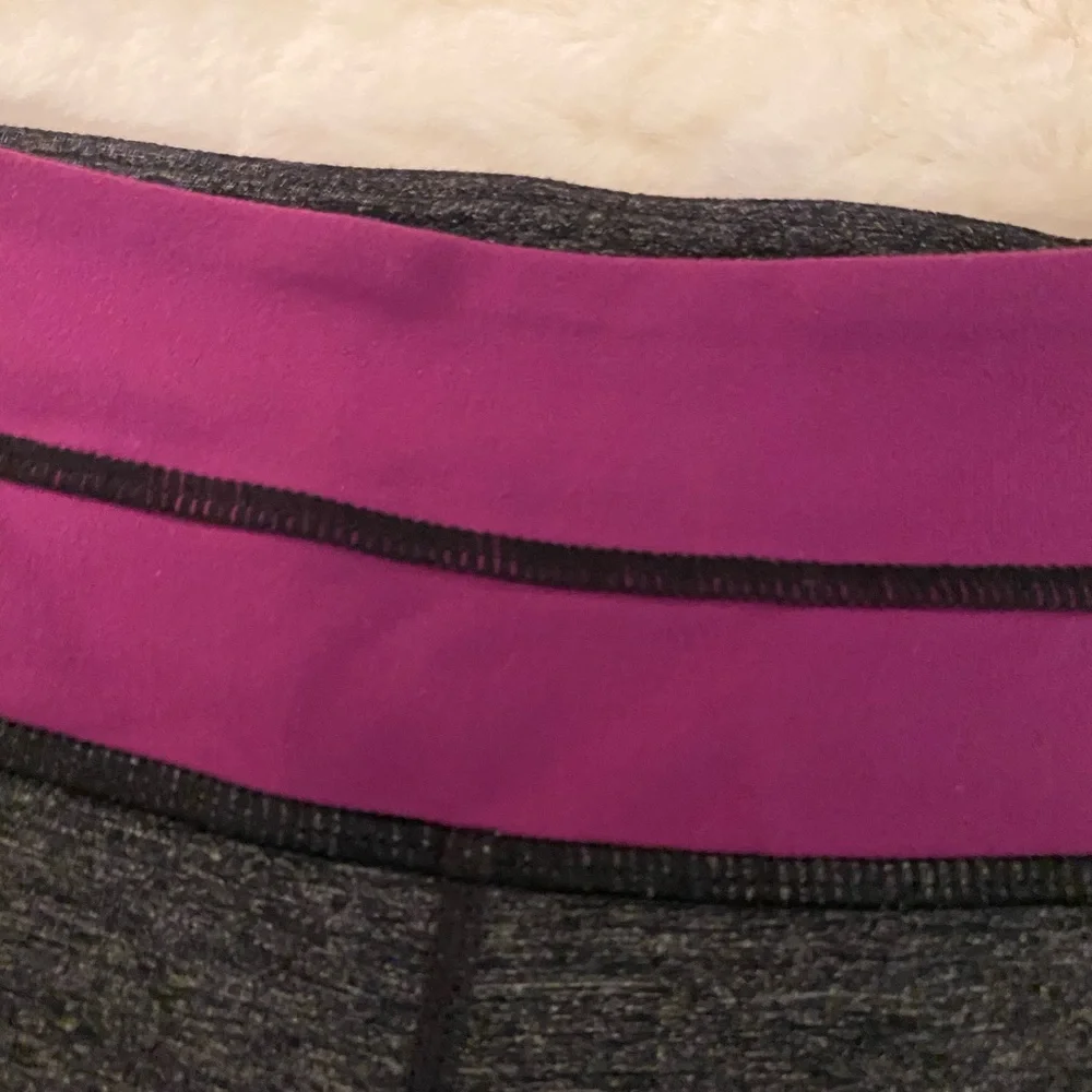 50%offw❤️ Lululemon Capri Leggings-Size 2 119